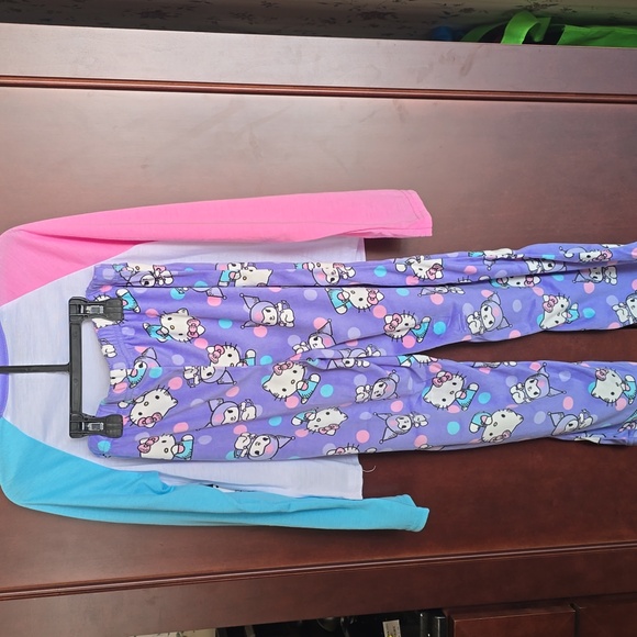 NWT. Hello Kitty Kids Pajama Set - Pink, Blue, and Purple Size 6/6x - Picture 4 of 7